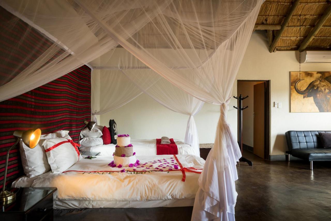 Umkumbe Safari Lodge Riverside Скукуза Экстерьер фото