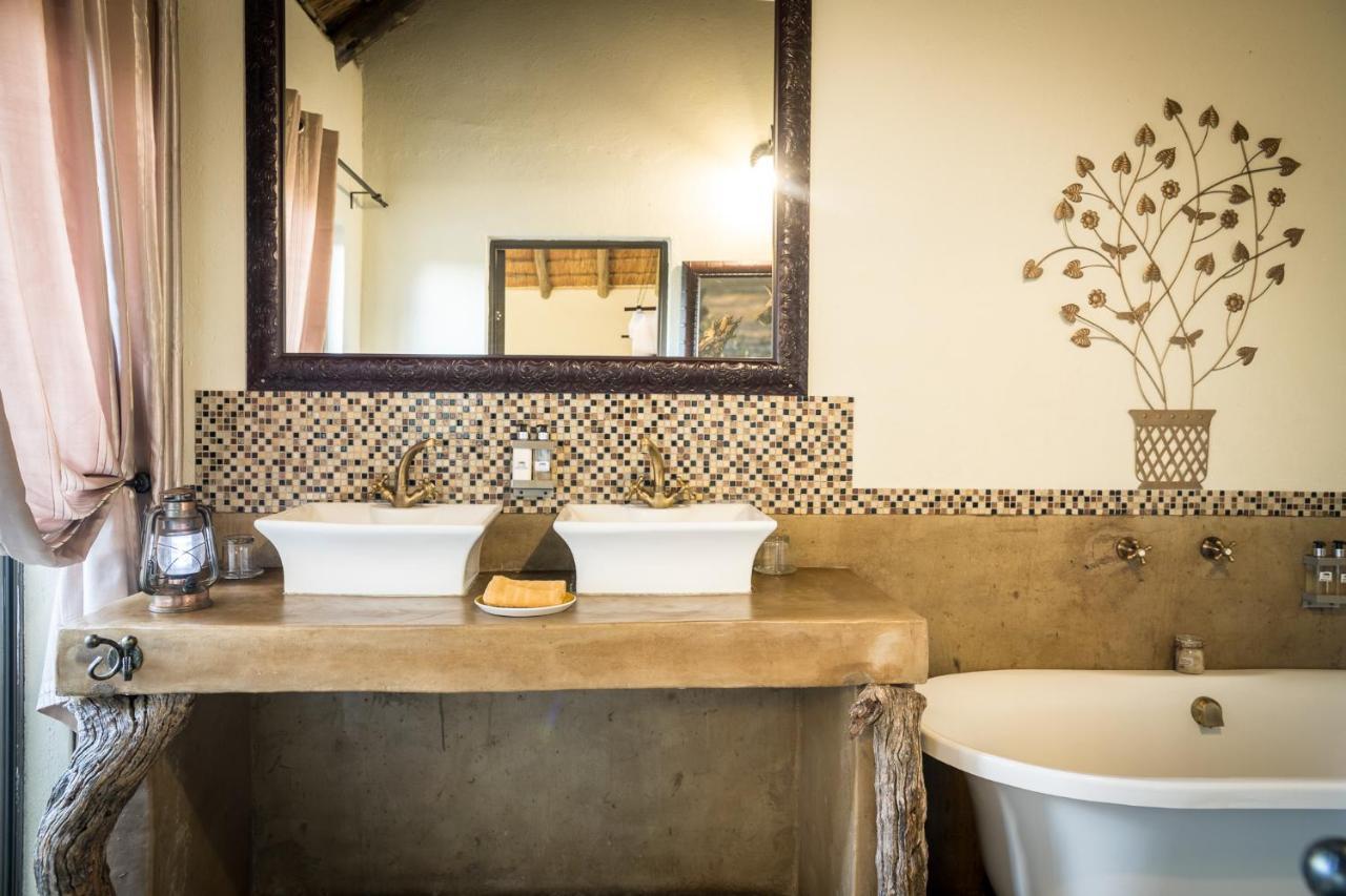 Umkumbe Safari Lodge Riverside Скукуза Экстерьер фото