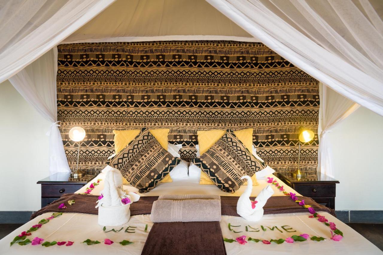 Umkumbe Safari Lodge Riverside Скукуза Экстерьер фото