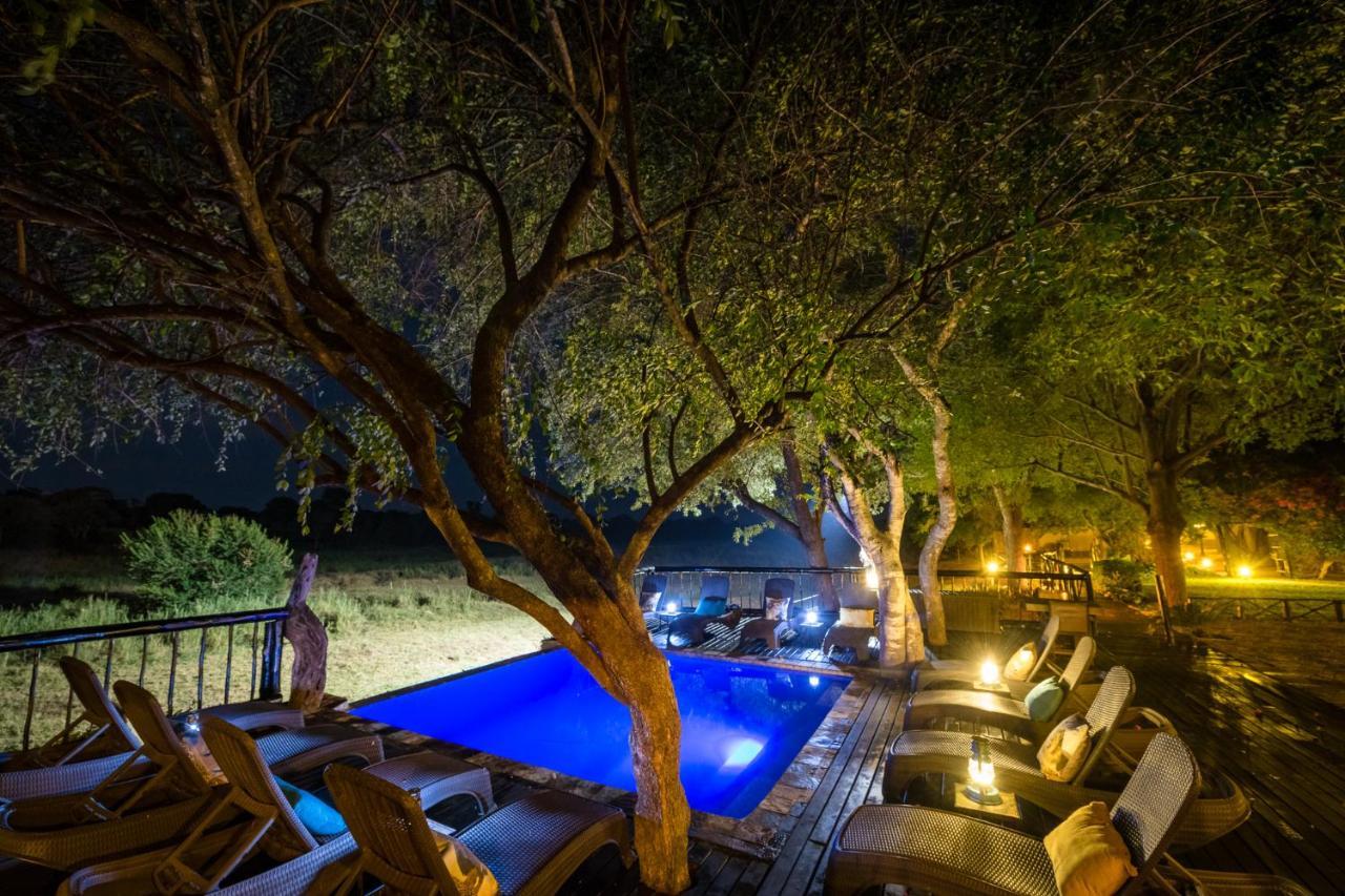 Umkumbe Safari Lodge Riverside Скукуза Экстерьер фото