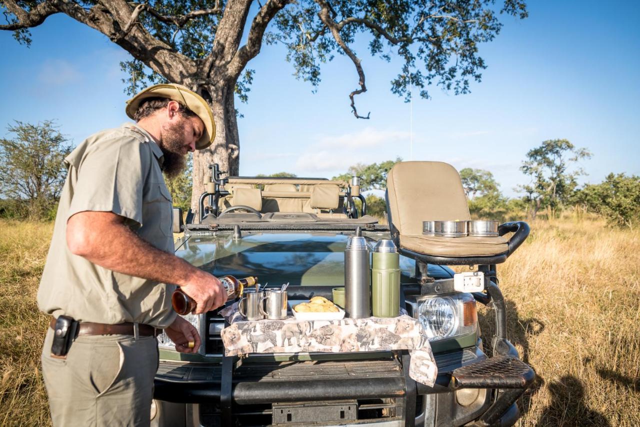 Umkumbe Safari Lodge Riverside Скукуза Экстерьер фото