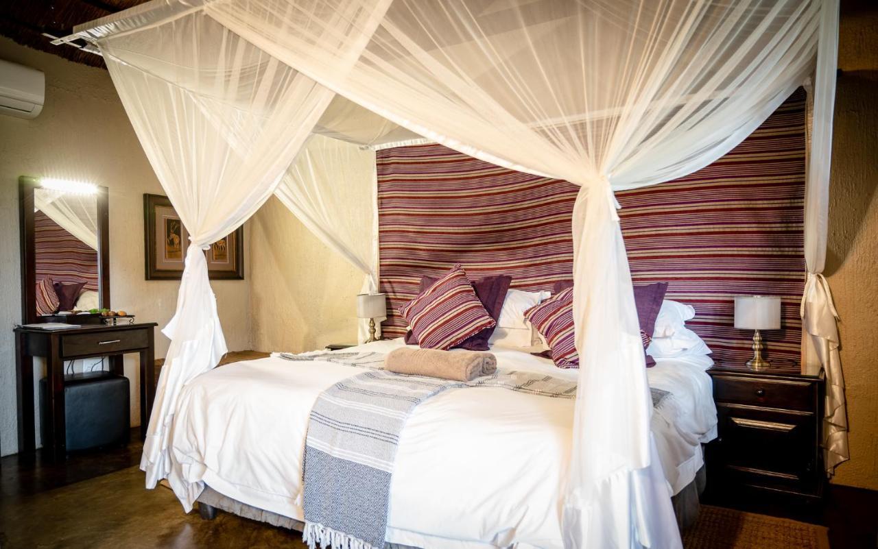 Umkumbe Safari Lodge Riverside Скукуза Экстерьер фото